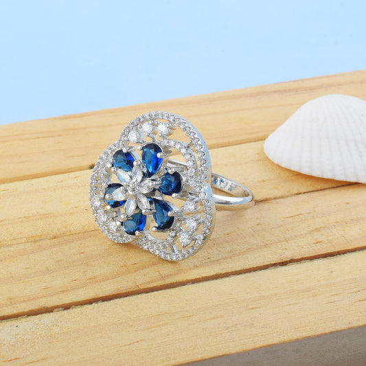 Stilvoller blauer amerikanischer Diamantring für Glamour bei Tag und Nacht