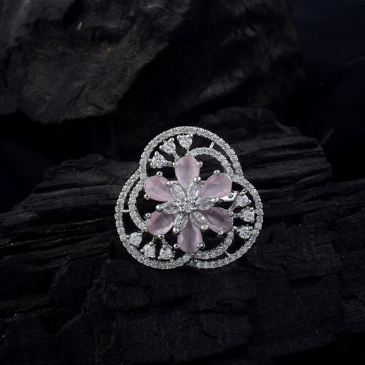 Amerikanischer Diamantring in zartem Rosa mit femininer Anmut und Glanz