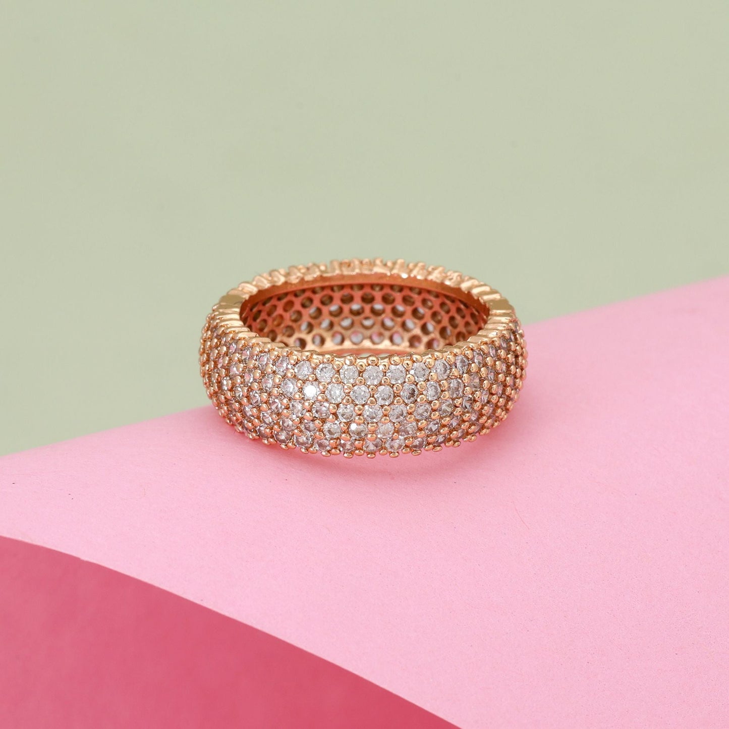 Wunderschöne goldfarbene Kombination aus 12 Ringen für traditionelle und moderne Looks