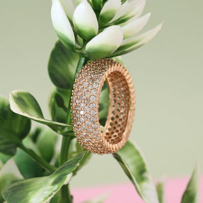 Wunderschöne goldfarbene Kombination aus 12 Ringen für traditionelle und moderne Looks