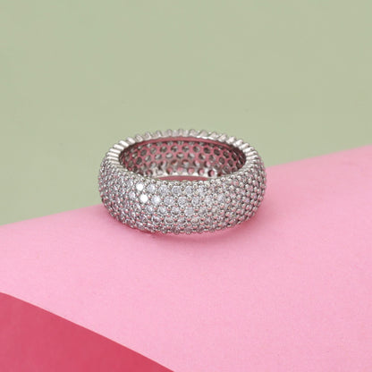 Anmutige silberfarbene Kombination aus 12 Ringen, perfekt für Partys und besondere Anlässe