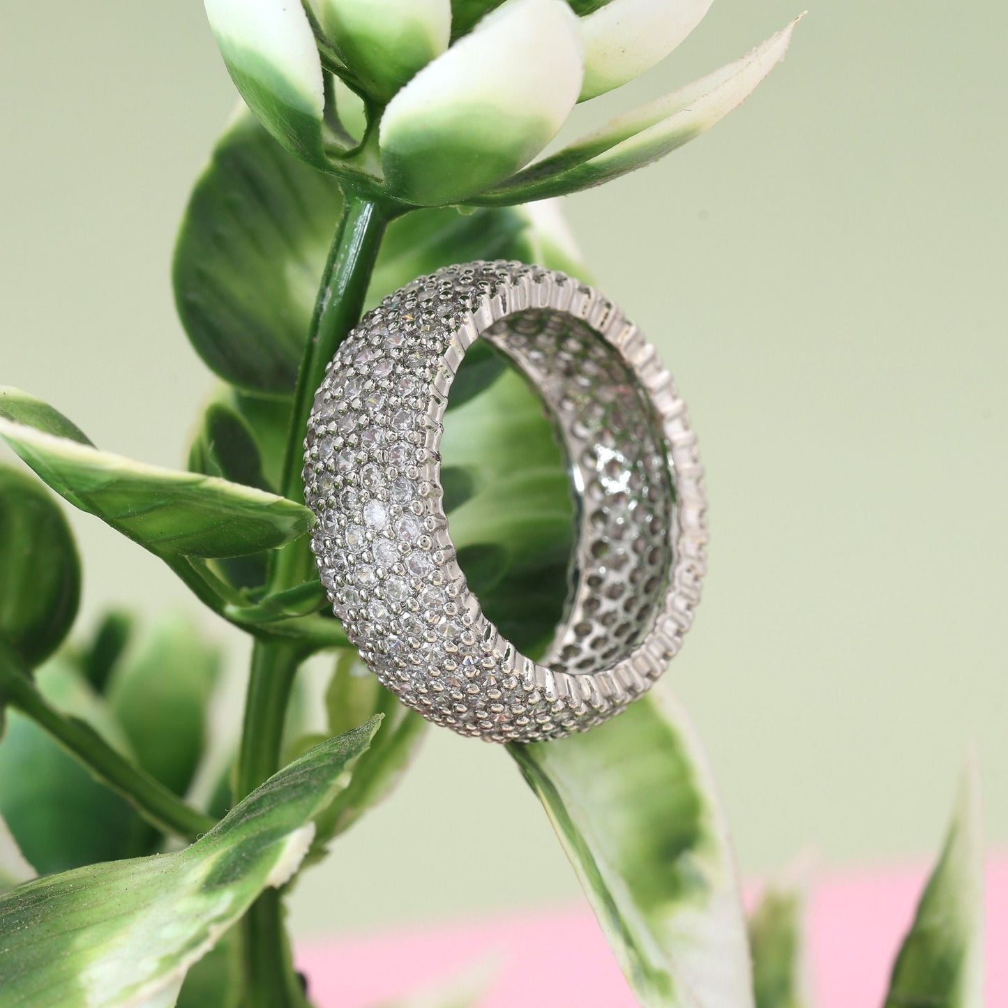 Anmutige silberfarbene Kombination aus 12 Ringen, perfekt für Partys und besondere Anlässe