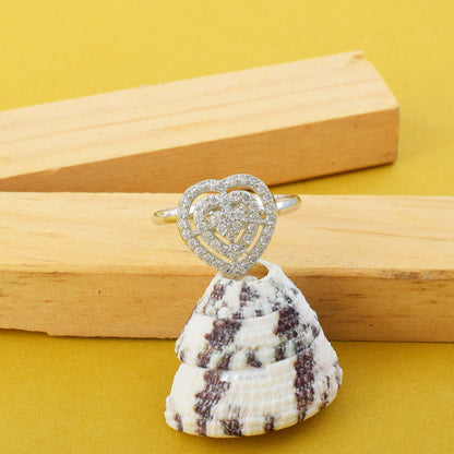 Auffälliger silberfarbener amerikanischer Diamantring für minimalistischen Stil