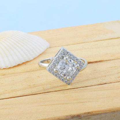 Hochwertiger silberfarbener amerikanischer Diamantring für stilvolle Geschenkoptionen