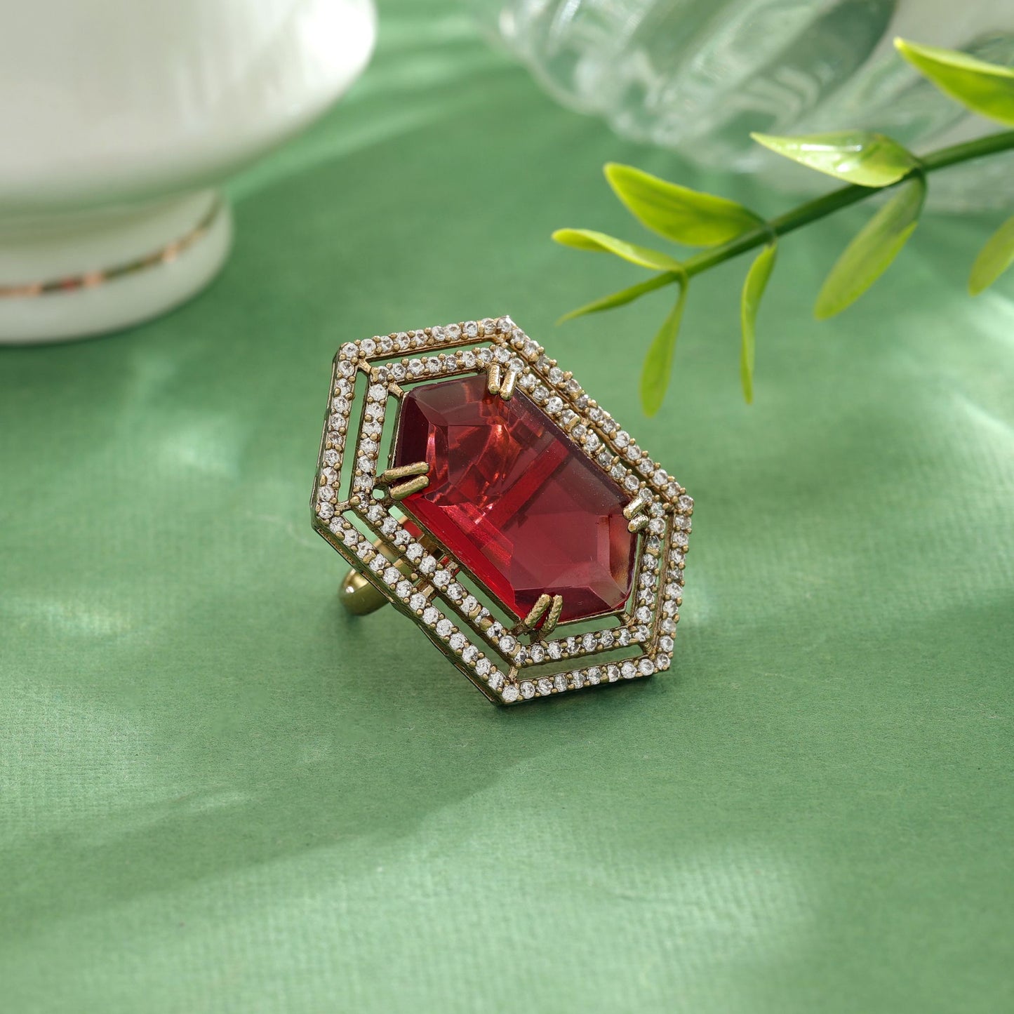Roter American Diamond Ring, auffälliger Party-Schmuck