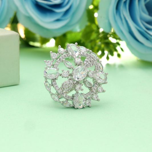 Silberfarbener American Diamond Ring, elegantes, minimalistisches Schmuckdesign für den Alltag