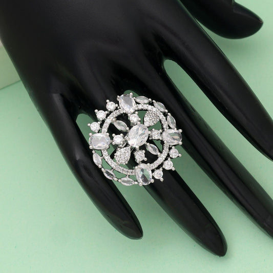 Silberfarbener American Diamond Ring, elegantes, minimalistisches Schmuckdesign für den Alltag