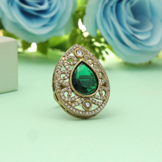 Grünfarbiger amerikanischer Diamantring Klassisches traditionelles Schmuckdesign für den Alltag