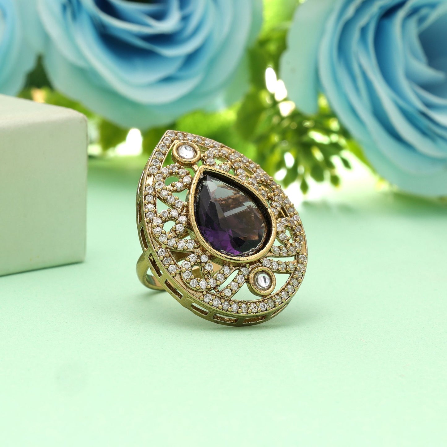 Lila Amerikanischer Diamantring Elegant Stilvolle Moderne Schmuckkollektion Design