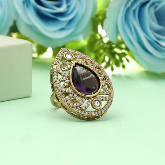 Lila Amerikanischer Diamantring Elegant Stilvolle Moderne Schmuckkollektion Design