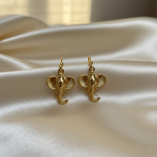 Goldfarbene königliche Amrapali Ohrringe Klassischer traditioneller indischer Statement-Schmuck