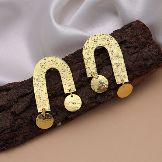 Premium Goldfarbene Amrapali Ohrringe für Damen Festliche Traditionelle Mode Styling Kollektion