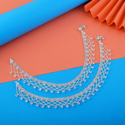 Wunderschöne silberfarbene Fußkettchen, entworfen mit hochwertiger handgefertigter Schmuckarbeit für Frauen