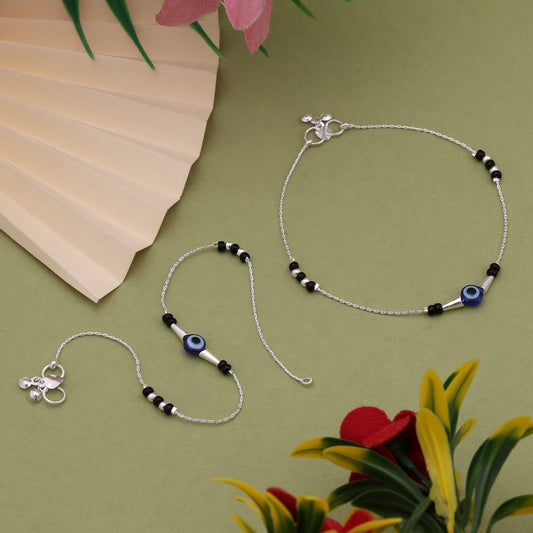 Einzigartiges Fußkettchen mit dem bösen Blick in Blau für Schutz und modischen Ethno-Schmuck-Look