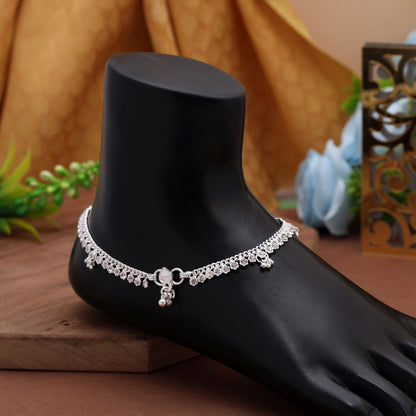 Silver Color Anklet Showcasing Timeless Design With Graceful Traditional Appeal