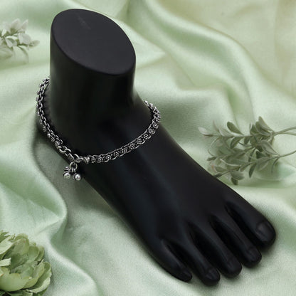 Silberfarbenes, oxidiertes Fußkettchen, klassisches Stammes-Antik-Finish, elegante Schmuckkollektion