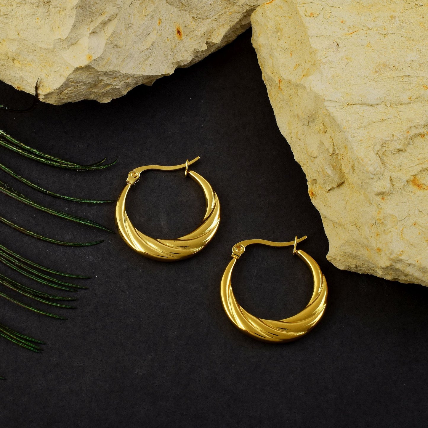 Stilvolle, anlaufgeschützte Ohrringe in Goldfarbe, perfekt für Festivals, Verlobungen und als Brautschmuck