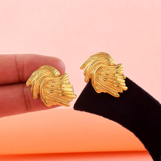 Attractive Gold Color Anti Tarnish Earrings Designed with Exquisite Artistic Detailing for Women