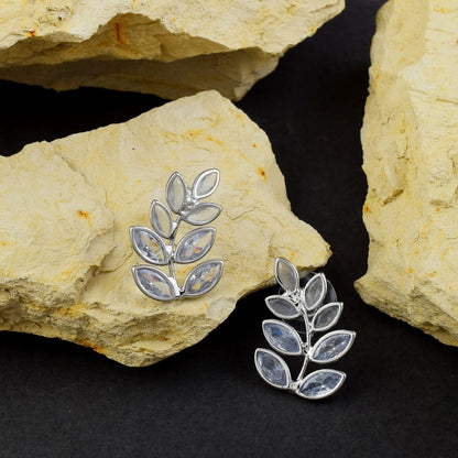 Elegante, anlaufgeschützte Ohrringe in Silberfarbe mit traditionellen Details für ethnische Outfits