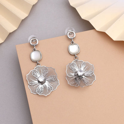 Wunderschöne silberfarbene, anlaufgeschützte Ohrringe mit antikem Design für elegante Anlässe