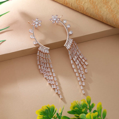 Weiße Ohrringe mit Perlenverzierungen, ideal für einen ethnischen, festlichen Look