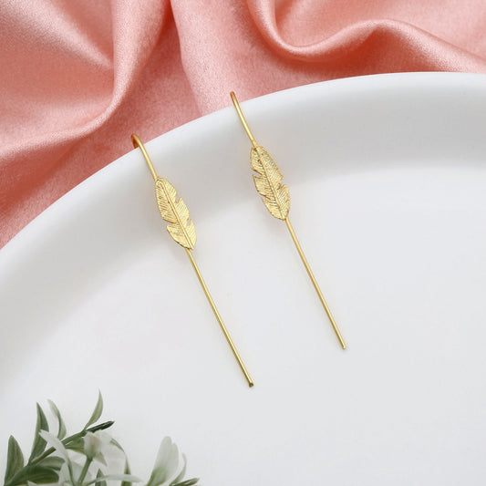 Goldfarbene Ohrmanschette, die modernen und doch traditionellen Charme bietet – perfekt für Liebhaber festlichen Schmucks