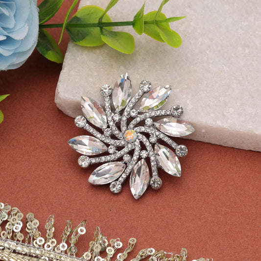 White Color Floral Design Brooch with Elegant Flower Pattern for Stylish Fashion Accessories Collection