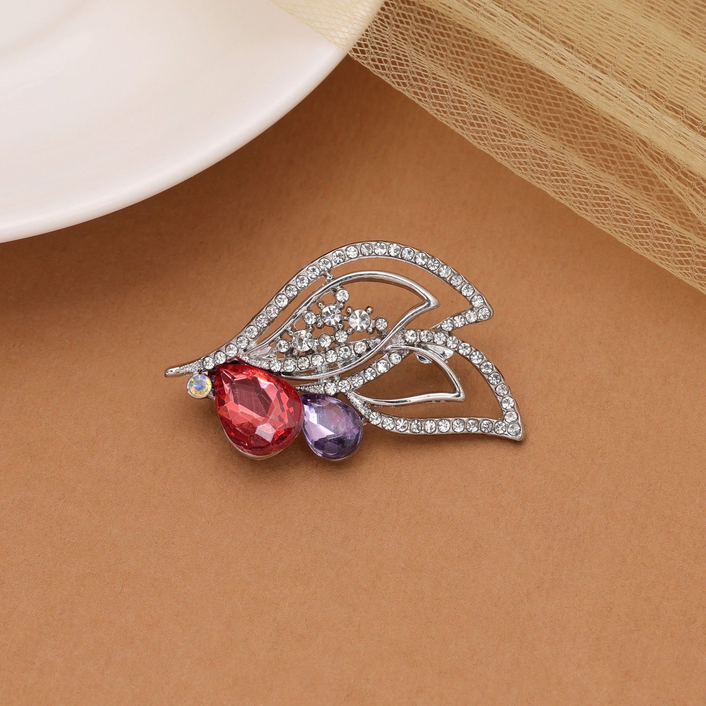 Multi Color Leaf Design Brooch Featuring Vibrant Decorative Style for Modern Fashion Lovers