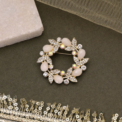 White Color Leaf Design Brooch Featuring Charming Design with Elegant Decorative Finish