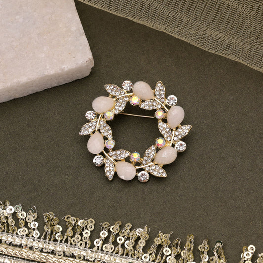 White Color Leaf Design Brooch Featuring Charming Design with Elegant Decorative Finish