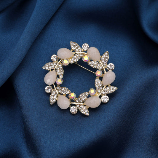 White Color Leaf Design Brooch Featuring Charming Design with Elegant Decorative Finish