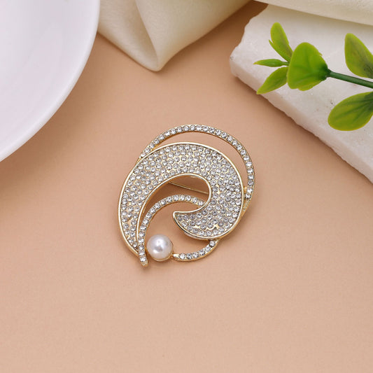 White Color Floral Design Brooch Crafted with Elegant Flower Design and Classic Fashion Appeal