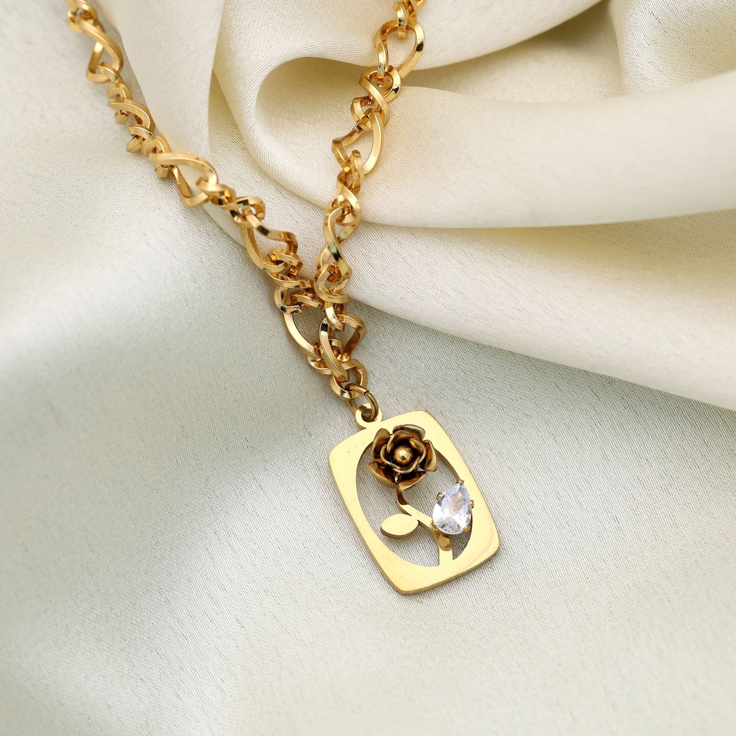 Gold Color Stainless Steel Anti Tarnish Necklace With Elegant Durable Fashion Jewelry Style