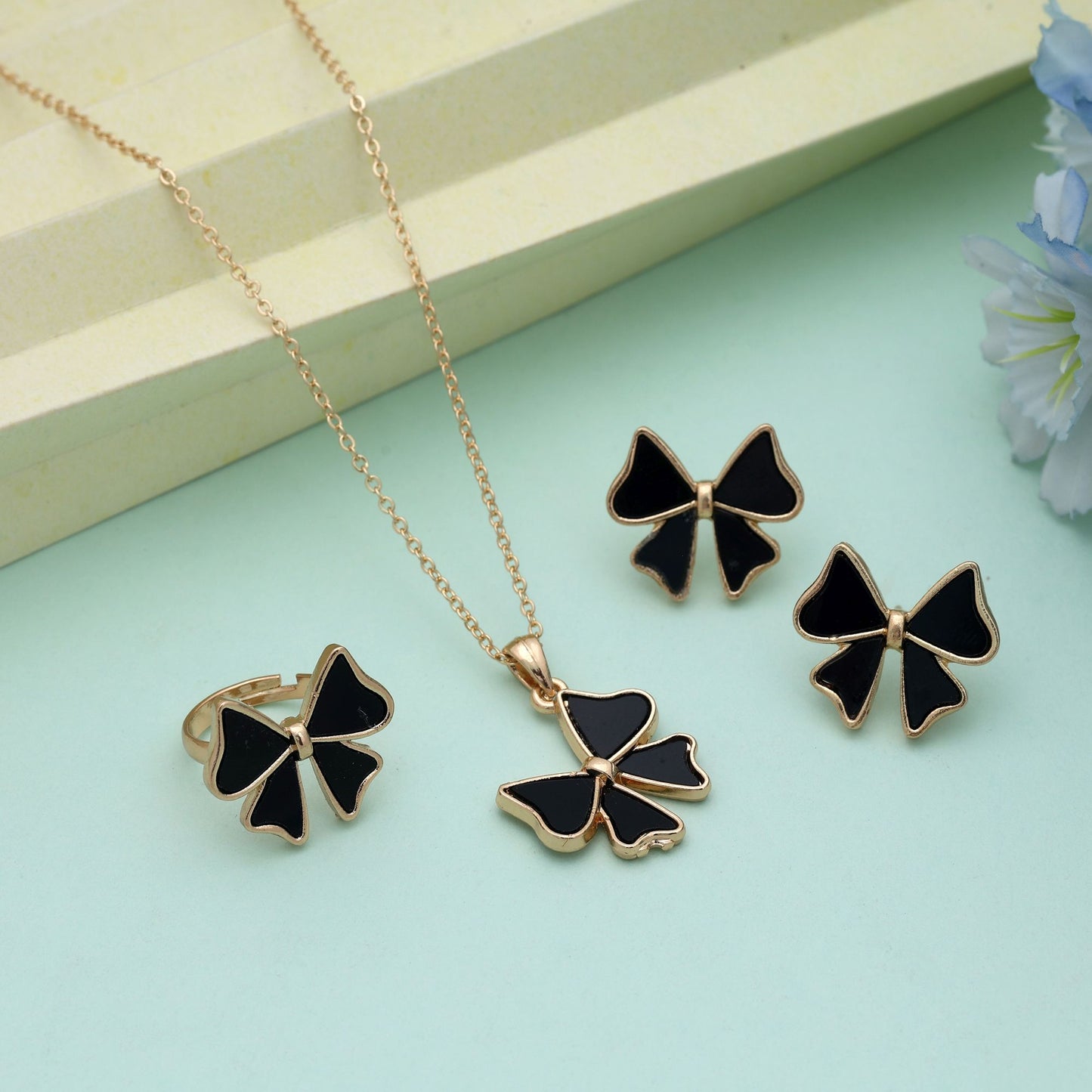Schwarzes anlaufgeschütztes Halsketten-Set mit elegantem, minimalistischem modernem Schmuckdesign