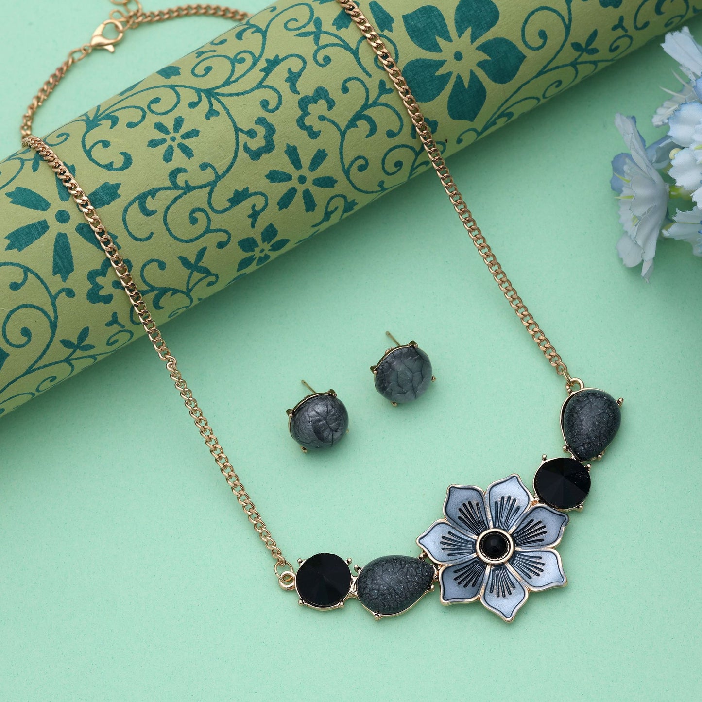 Schwarzfarbiges Blüten-Design Anlaufgeschütztes Halsketten-Set mit stilvollem, modernem Blumendetail