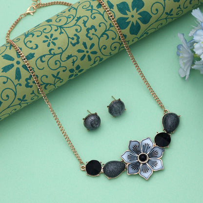 Schwarzfarbiges Blüten-Design Anlaufgeschütztes Halsketten-Set mit stilvollem, modernem Blumendetail