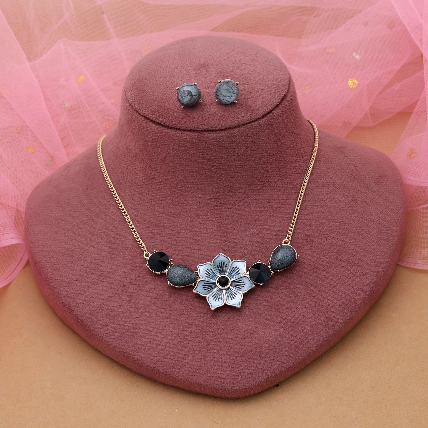 Schwarzfarbiges Blüten-Design Anlaufgeschütztes Halsketten-Set mit stilvollem, modernem Blumendetail