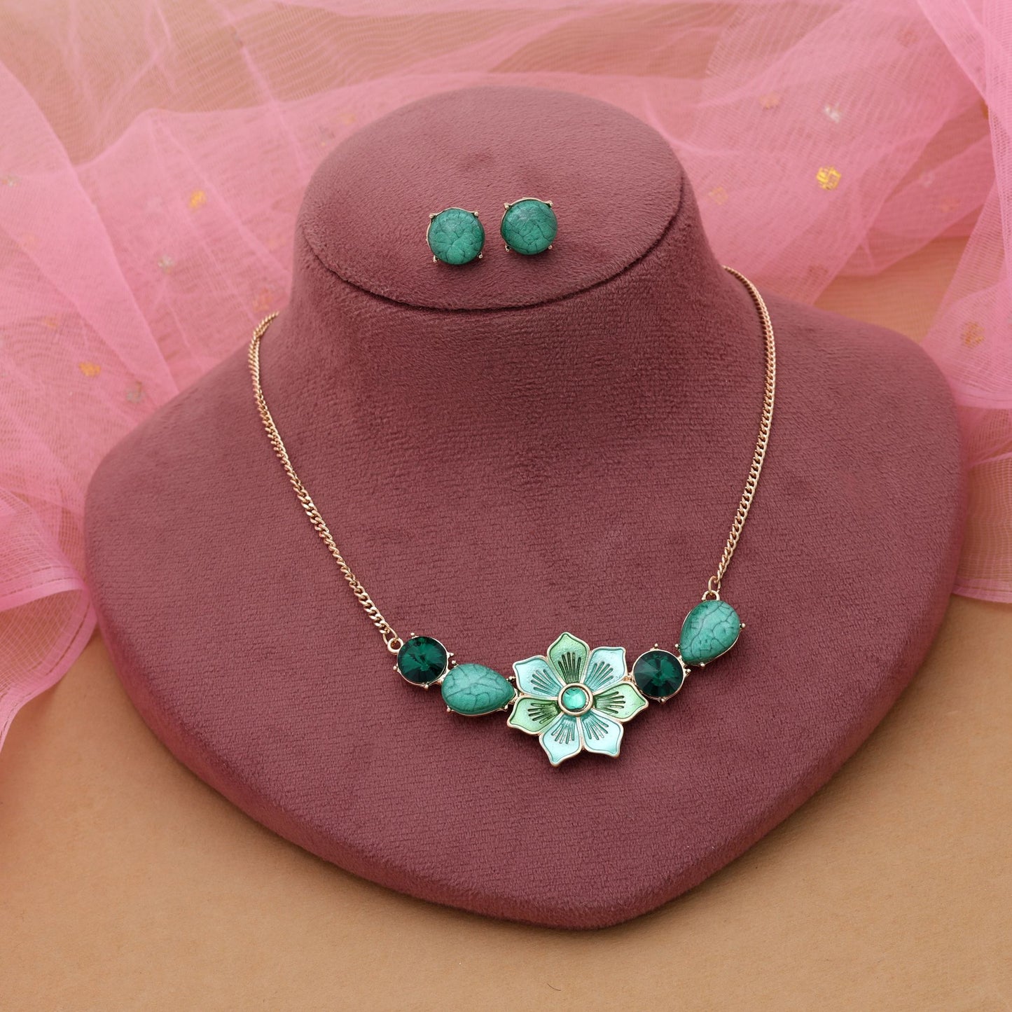 Grünfarbene Blumen-Design Anlaufschutz-Halskette-Set mit elegantem, blumig inspiriertem Anhänger