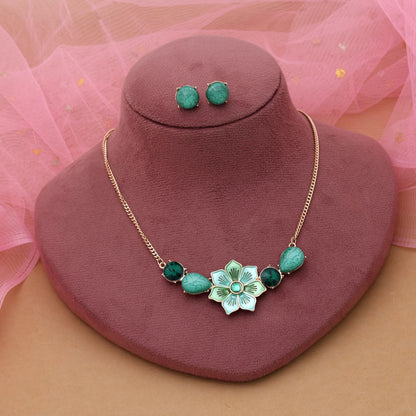 Grünfarbene Blumen-Design Anlaufschutz-Halskette-Set mit elegantem, blumig inspiriertem Anhänger