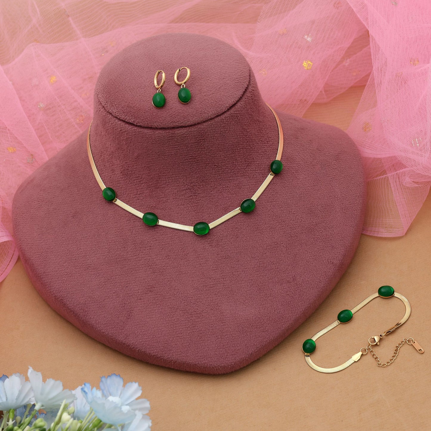 Grünes, anlaufbeständiges Halsketten-Set mit stilvollem, zeitgenössischem Schmuck-Flair
