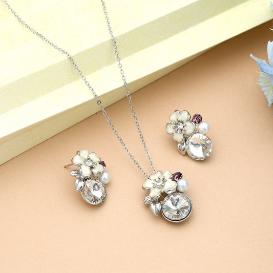 Silberfarbenes, anlaufgeschütztes Halsketten-Set mit modernem, minimalistischem und elegantem Schmuck-Finish