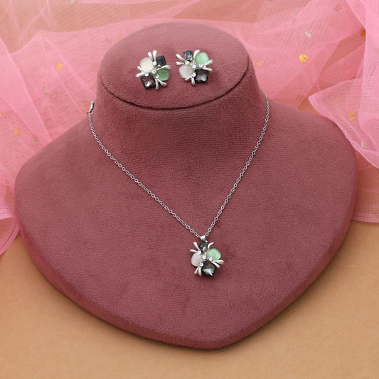 Schwarzes, anlaufgeschütztes Halsketten-Set mit markantem, minimalistischem Statement-Schmuck
