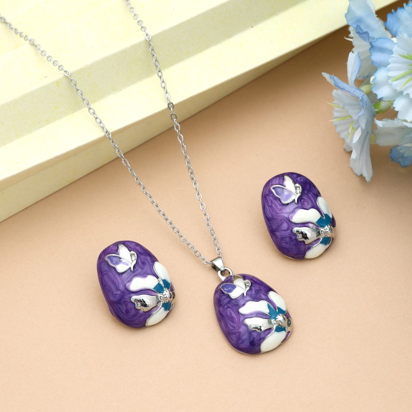 Violettes Meena Work Anti-Tarnish Halsketten-Set mit klassischem ethnischem Handwerksdetail