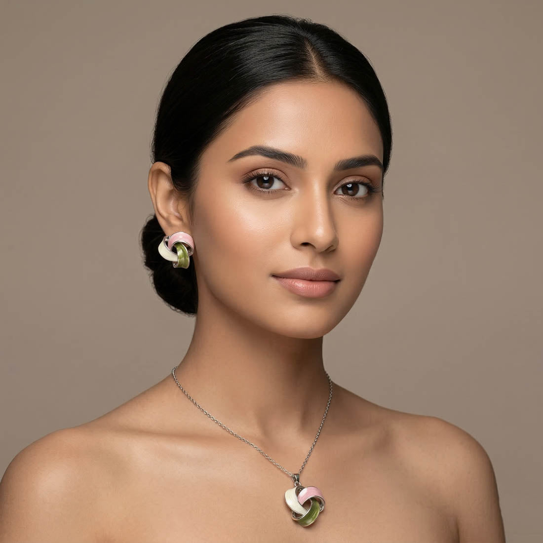 Mehendi-grünes Meena-Halsketten-Set mit Anlaufschutz und edlem Ethno-Finish
