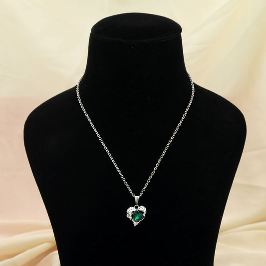 Green Color Heart Shape Anti Tarnish Necklace Elegant Romantic Statement Jewelry