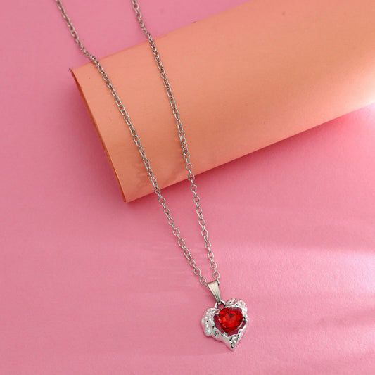 Rote herzförmige, anlaufgeschützte Halskette – markanter, romantischer Statement-Schmuck