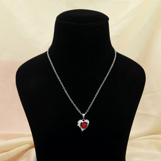 Rote herzförmige, anlaufgeschützte Halskette – markanter, romantischer Statement-Schmuck