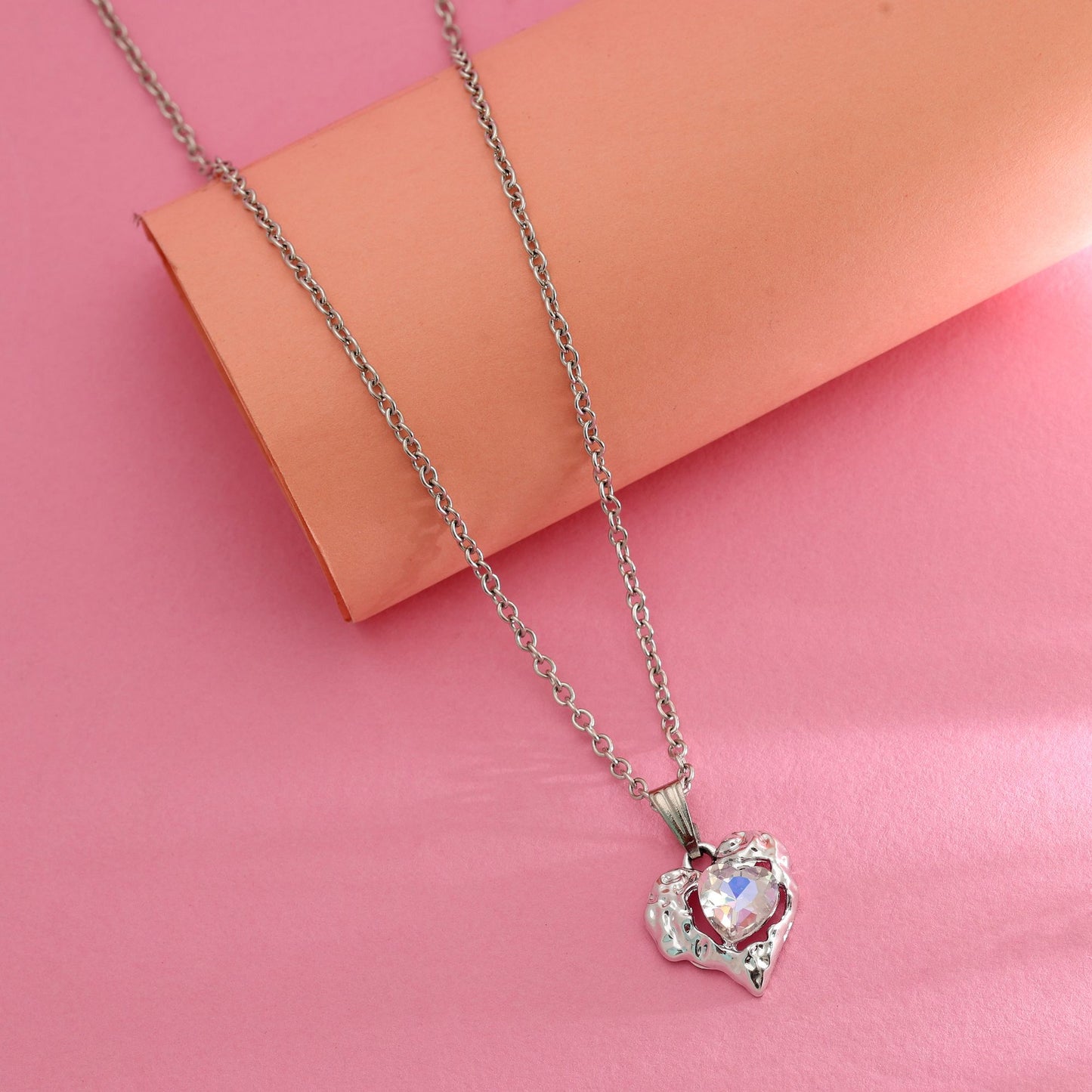 Silberfarbene herzförmige anlaufgeschützte Halskette Minimalistisch Elegante Liebesmotiv-Schmuck