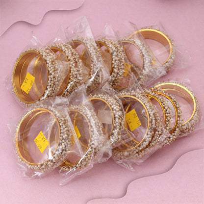 Luxuriöses, goldfarbenes Set mit 12 Armreifen, ideal für Braut- und ethnische Anlässe