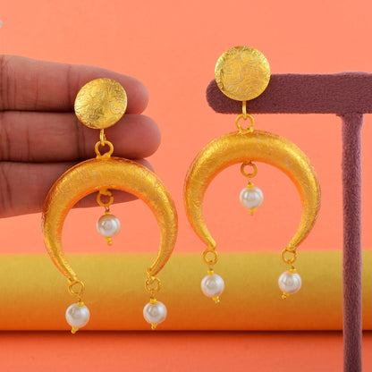 Attractive Gold Color Fashion Earrings Perfect For Women’S Party Wear And Traditional Styling